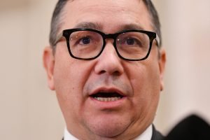 Fiica minoră a lui Ponta, blocată în Dubai: Nu s-a putut îmbarca în autocar