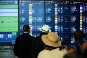 Transporturi: Drepturi pasageri blocați în Orientul Mijlociu. Explicații ministeriale.