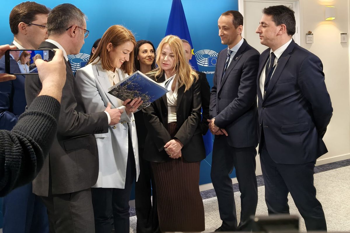 Nadia comăneci, sărbătorită la bruxelles: Un omagiu pentru legenda de la montreal