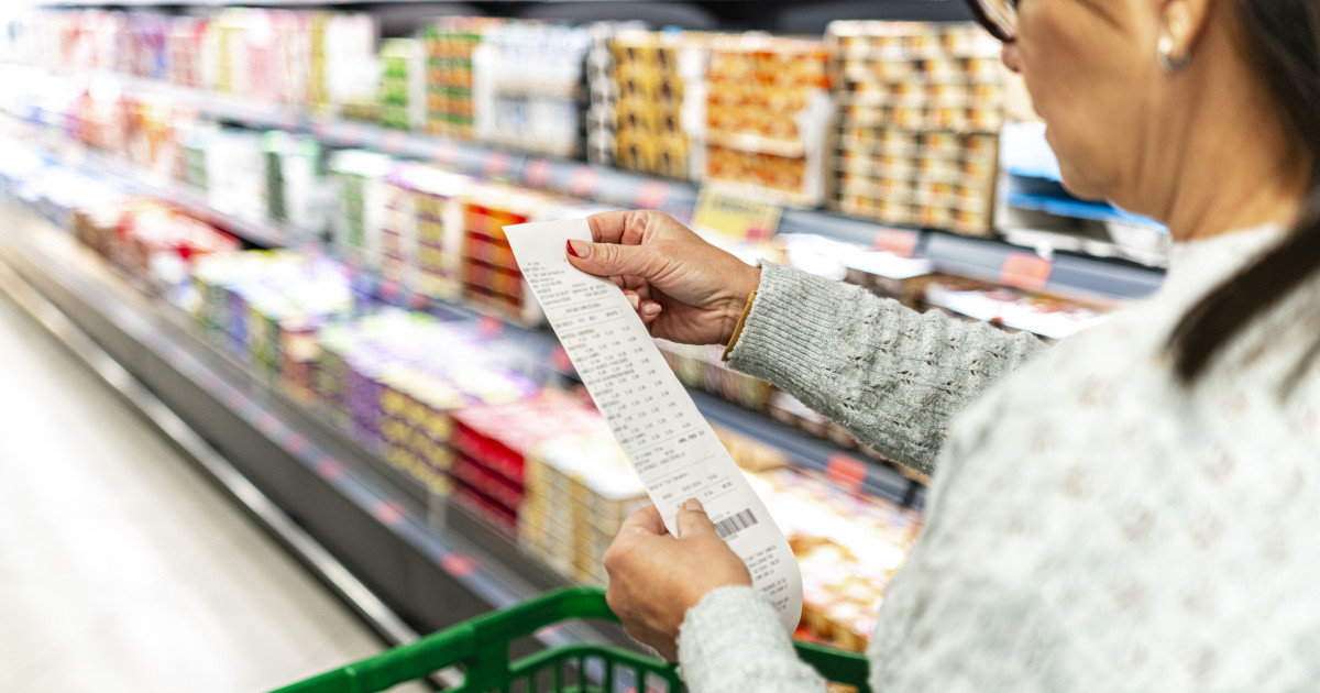 Alimentele de bază s-ar putea scumpi din nou în această lună. Consultant fiscal: „Costurile mai mari se vor vedea direct la raft”