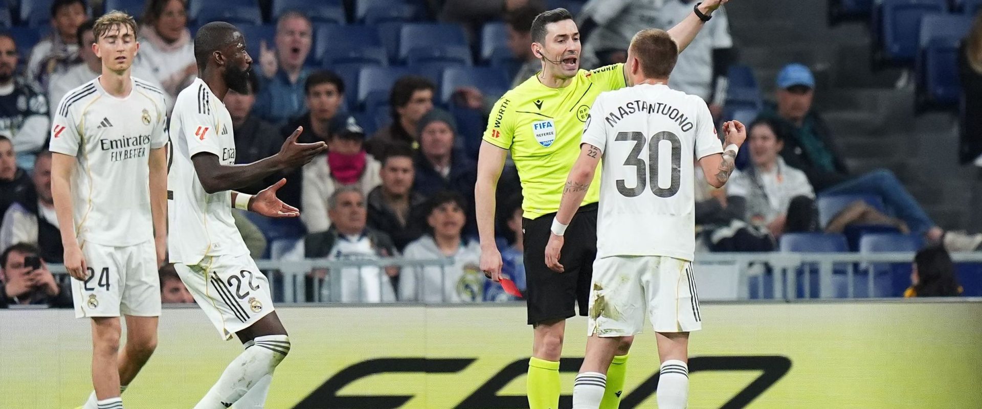 Arbeloa îşi distruge un jucător: "Inadmisibil ce a făcut!" + ce i-a zis Mastantuono arbitrului înainte să ia roşu