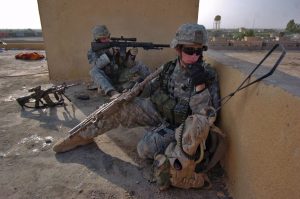 Atac sângeros: Şase militari americani mor într-un centru din Kuweit, lovit de iranieni