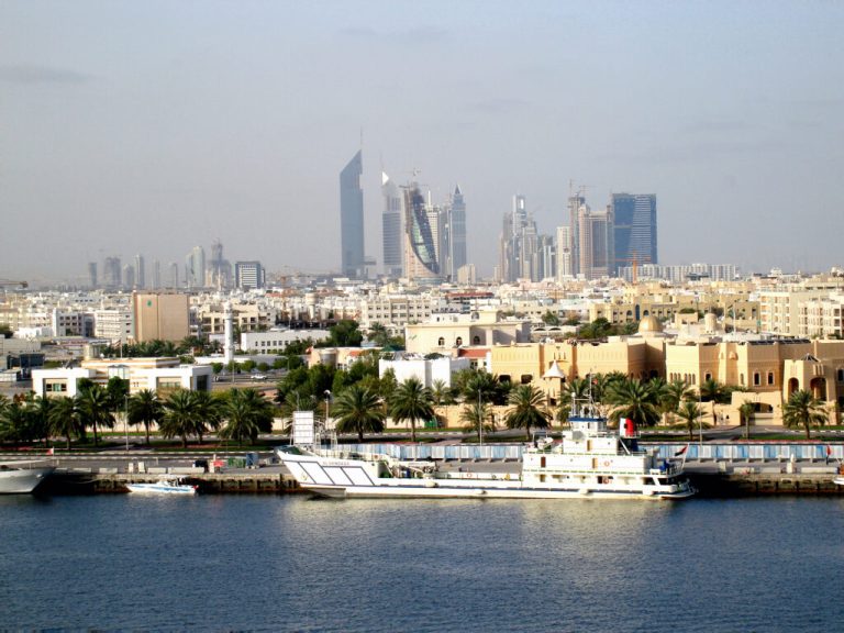 Românii din Dubai și Abu Dhabi, solidari online, după anularea zborurilor