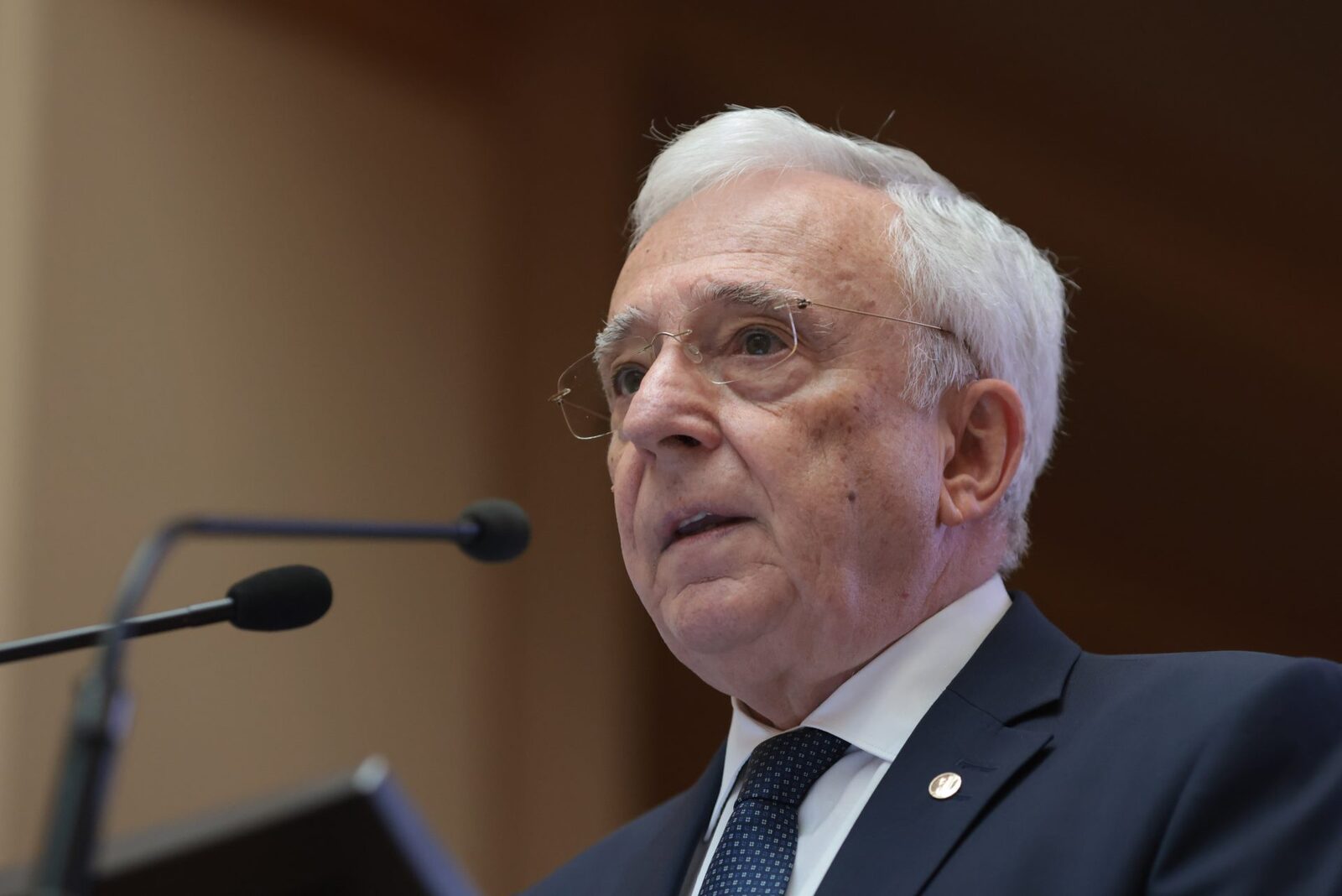 Isărescu, avertisment la Economist: Creșterea economică nu se bazează pe dezechilibre