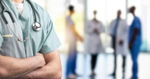 Agresiunile asupra medicilor: Pedeapsă mai aspră. Protecție penală similară polițiștilor?