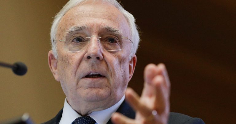 Isărescu trage semnalul de alarmă: Bugetul, sub presiune. Ajustările fiscale, obligatorii