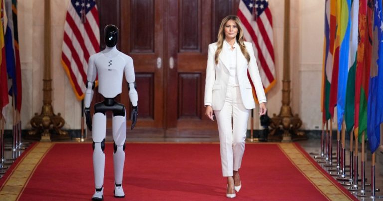 Partenera lui Nicușor Dan, martoră la un eveniment inedit: Melania Trump și un robot umanoid pe covorul roșu