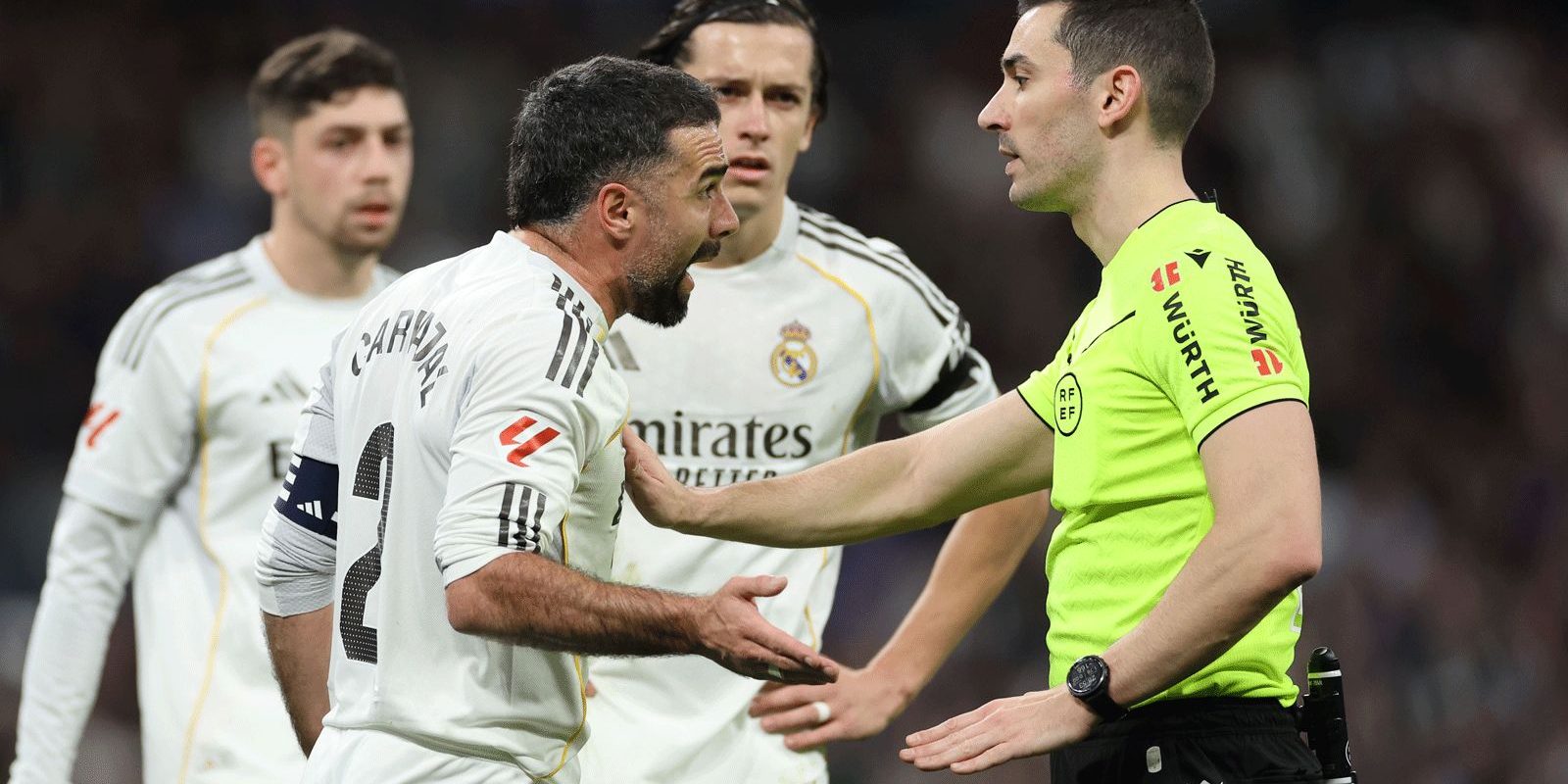 Zweimal Rot in der Schlussphase! Real Madrid leistet sich nächsten Patzer im Titelrennen