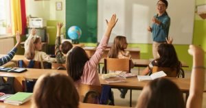 Vacanța elevilor în aprilie 2026: Cât timp stau acasă și când începe ultimul modul de curs