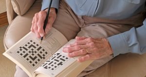 Cuvintele încrucișate, mai eficiente decât sportul pentru creierul vârstnicilor