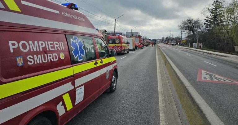 Accident școlar grav în dâmbovița: Microbuz lovit de camion, copii răniți la București