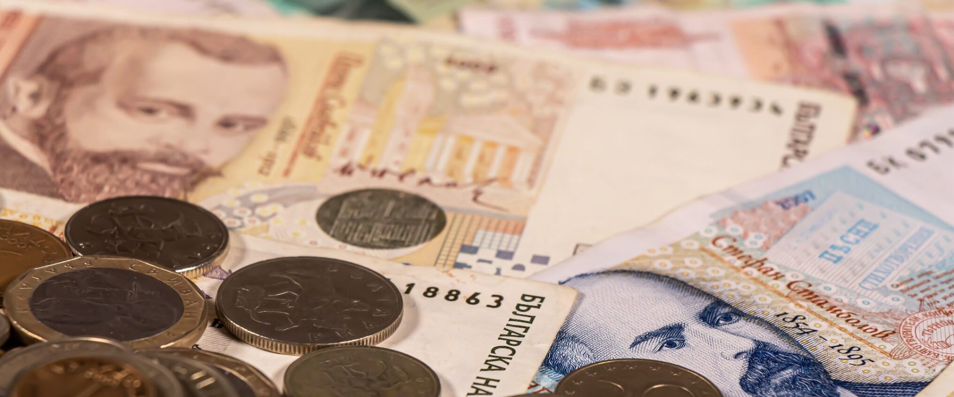 Bulgaria: Salariul mediu brut a urcat cu 12% în 2025, premergător euro.
