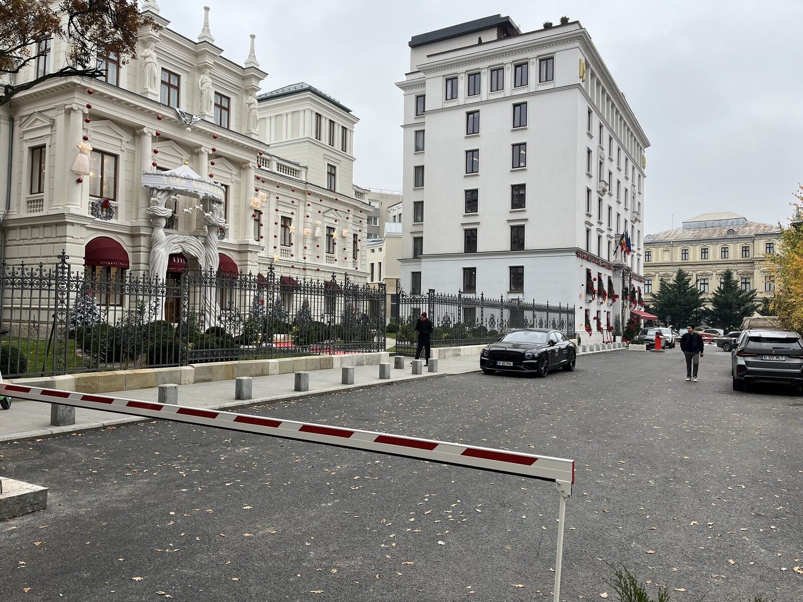 Știrbey, acuzat de abuz pentru bariere pe Calea Victoriei. Primăria face plângere penală