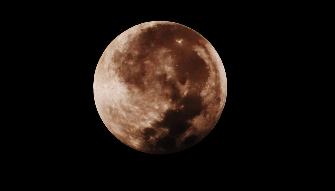 Luna sângerie vine azi pe cer: Eclipsa totală e vizibilă din românia