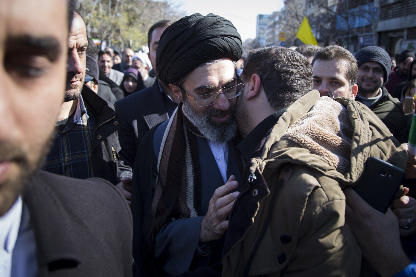 Cine e Mojtaba Khamenei, fiul care ar putea conduce Iranul după Ali Khamenei?