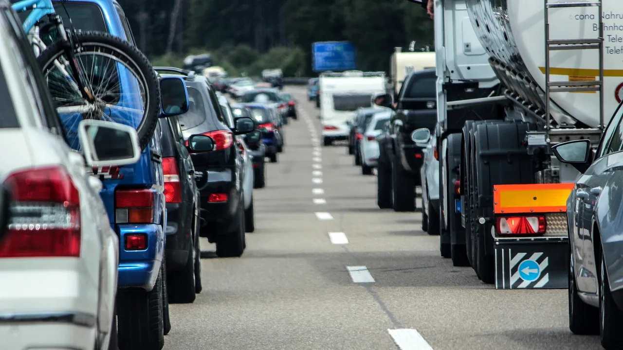 Restricții de tonaj de Paște în România: 3 artere vitale, blocate