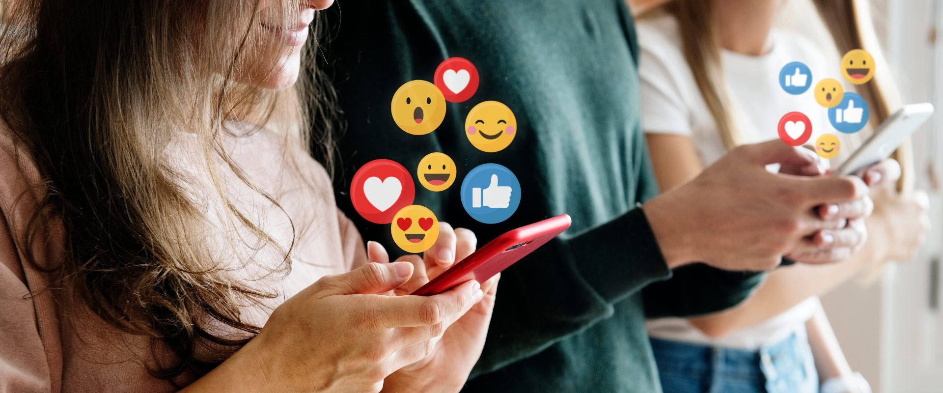 Insta & TikTok: Sufocare online, sete de realitate. Cum se simte lipsa oamenilor în era digitală?