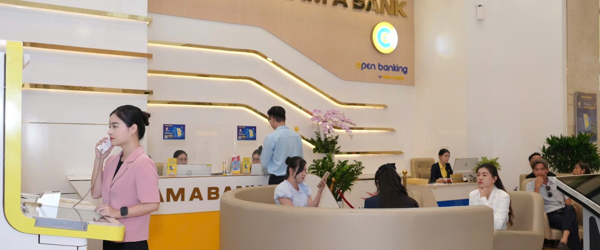 Banca Nam A scade dobânzile cu 3%: Românii, mai aproape de credite