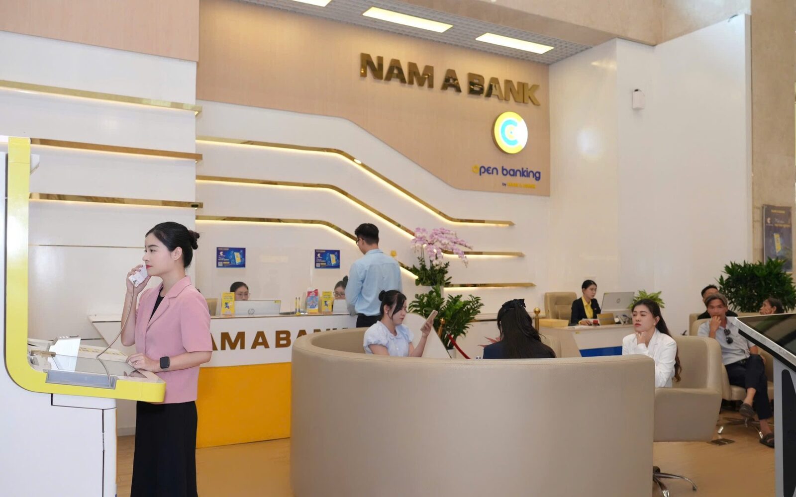 Banca Nam A scade dobânzile cu 3%: Românii, mai aproape de credite