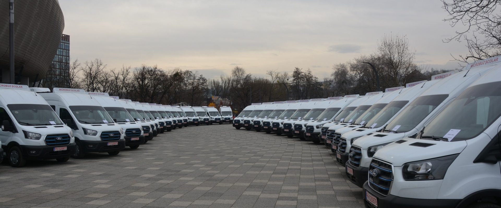 A cumpărat președintele CJ Argeș microbuze scumpe? Scandal la licitație