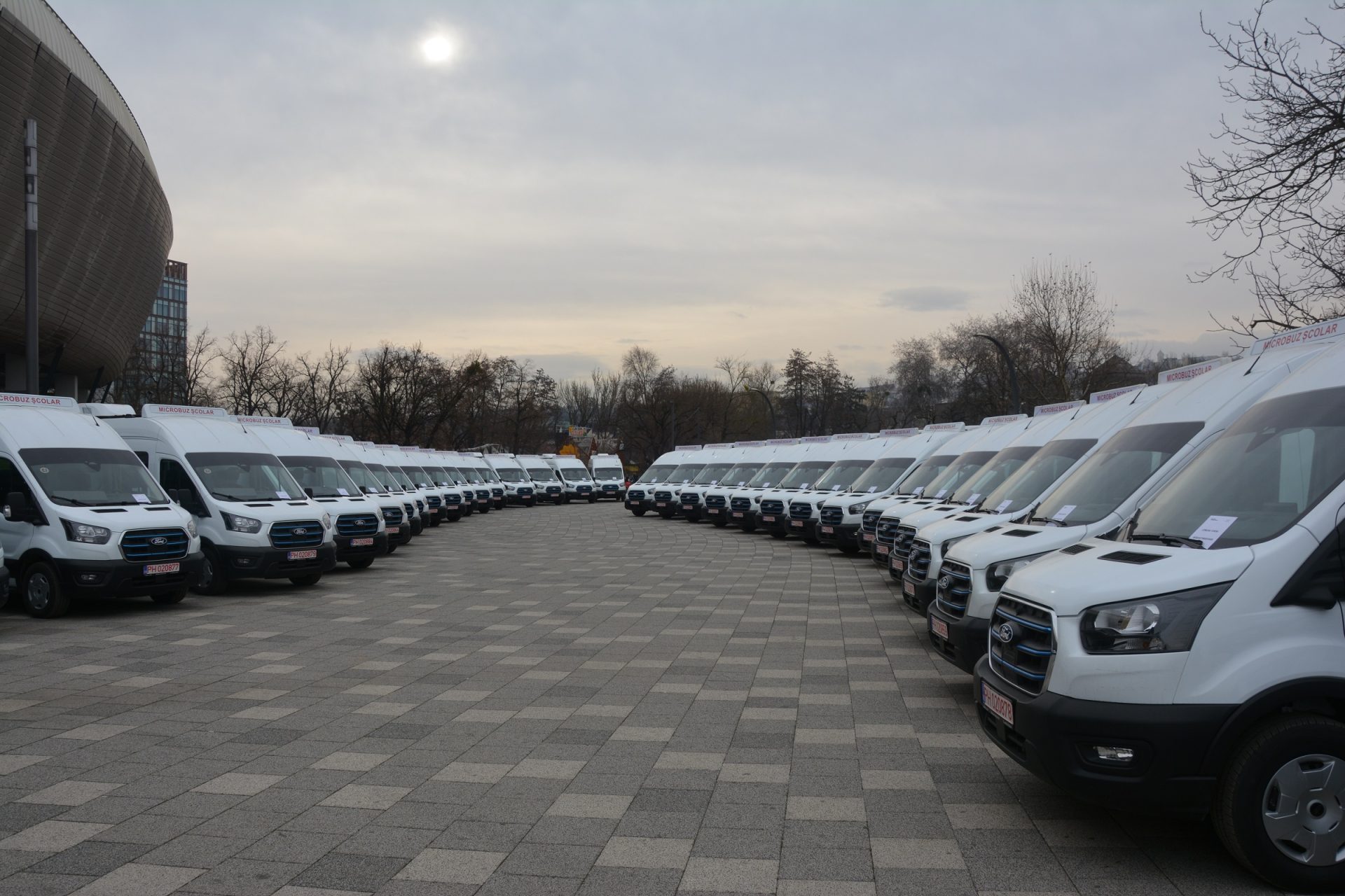 A cumpărat președintele CJ Argeș microbuze scumpe? Scandal la licitație