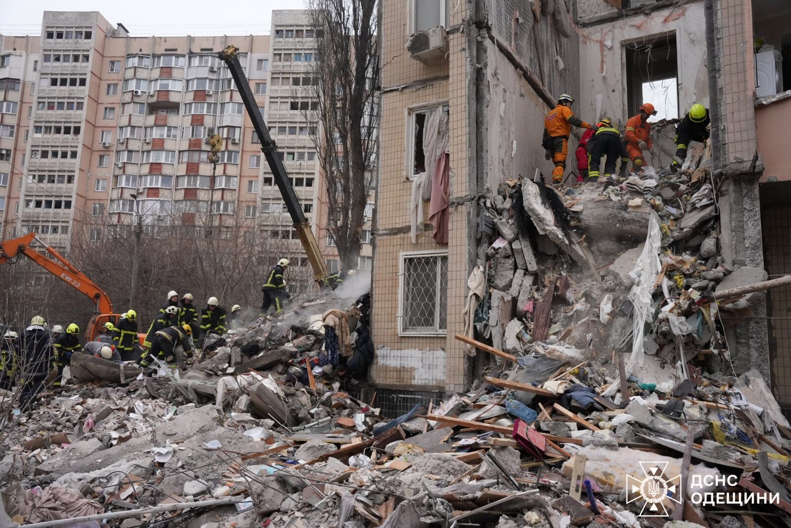 Atacuri rusești: 12 morți la Kiev, Odesa și Dnipro. Kievul acuză „crime de război”