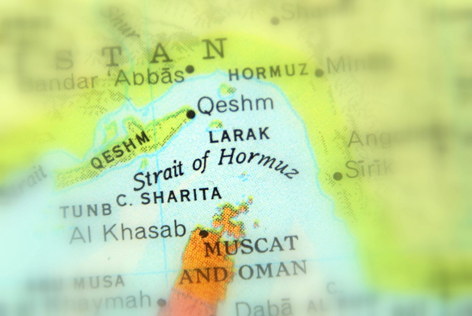 Iran: Strâmtoarea Ormuz, deschisă. Trump mulțumește, pe fondul armistițiului