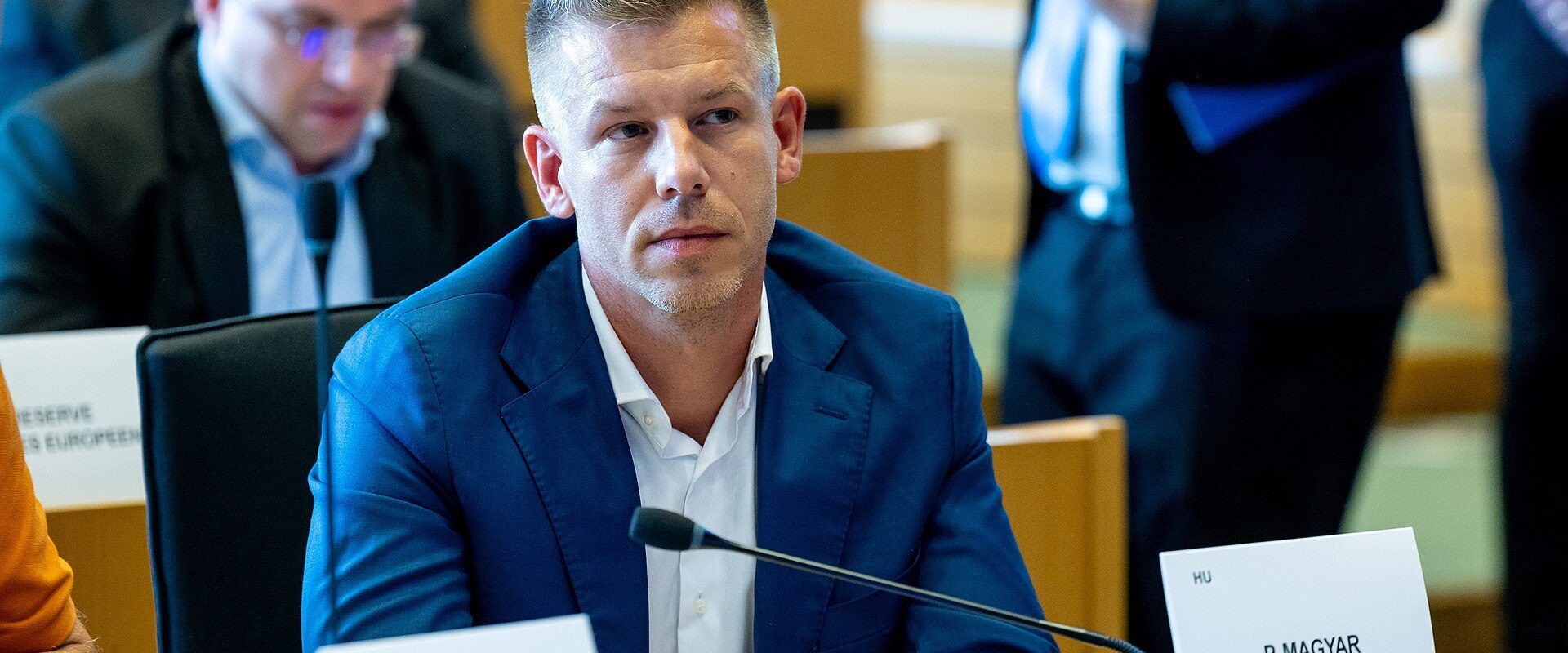 Magyar, omul care l-a detronat pe Orban: De la afișul de pe pat, la victoria zdrobitoare