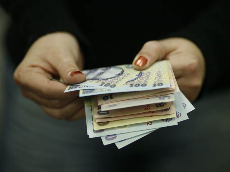 Legea salariilor obligă firmele să plătească despăgubiri. Ce se schimbă din iunie