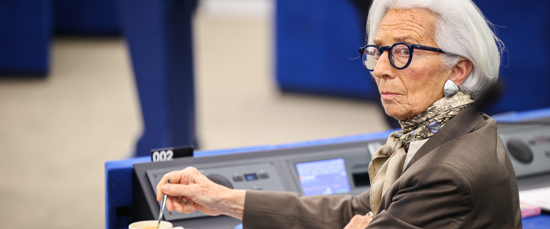 Lagarde: Noul șoc energetic riscă să reaprindă inflația în UE, cere ajutor guvernelor