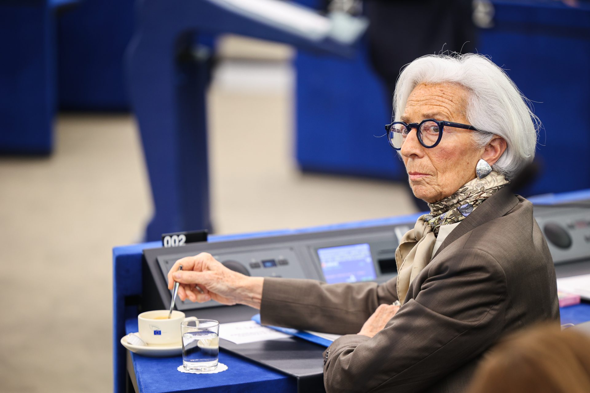 Lagarde: Noul șoc energetic riscă să reaprindă inflația în UE, cere ajutor guvernelor