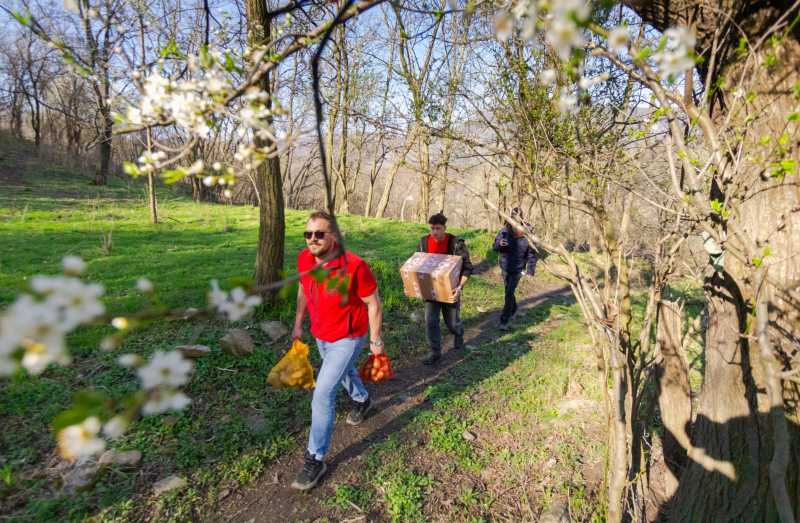 Buzău: Bătrânul uitat la 12 km de civilizație. Ajutoare pentru cătune