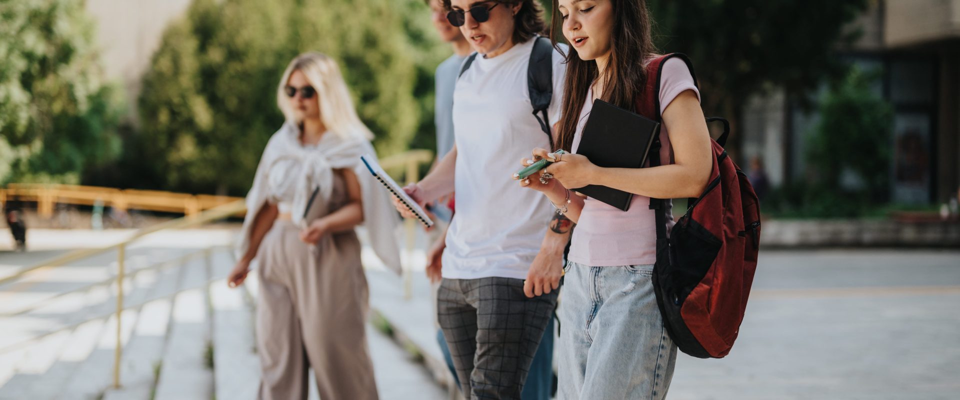 România, dragoste la prima alegere: Tinerii explică de ce rămân acasă