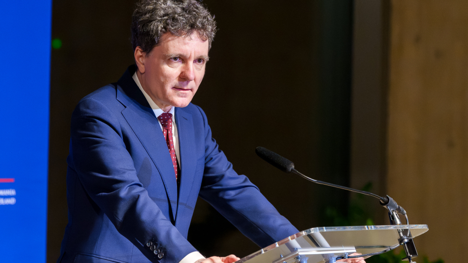 Nicușor Dan: Politicienii, conduși de voturi, au dus România la decizii eronate