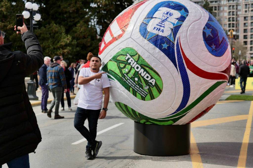 FIFA aduce Cupa Mondială la Nelson: Meci Canada, pe gratis!