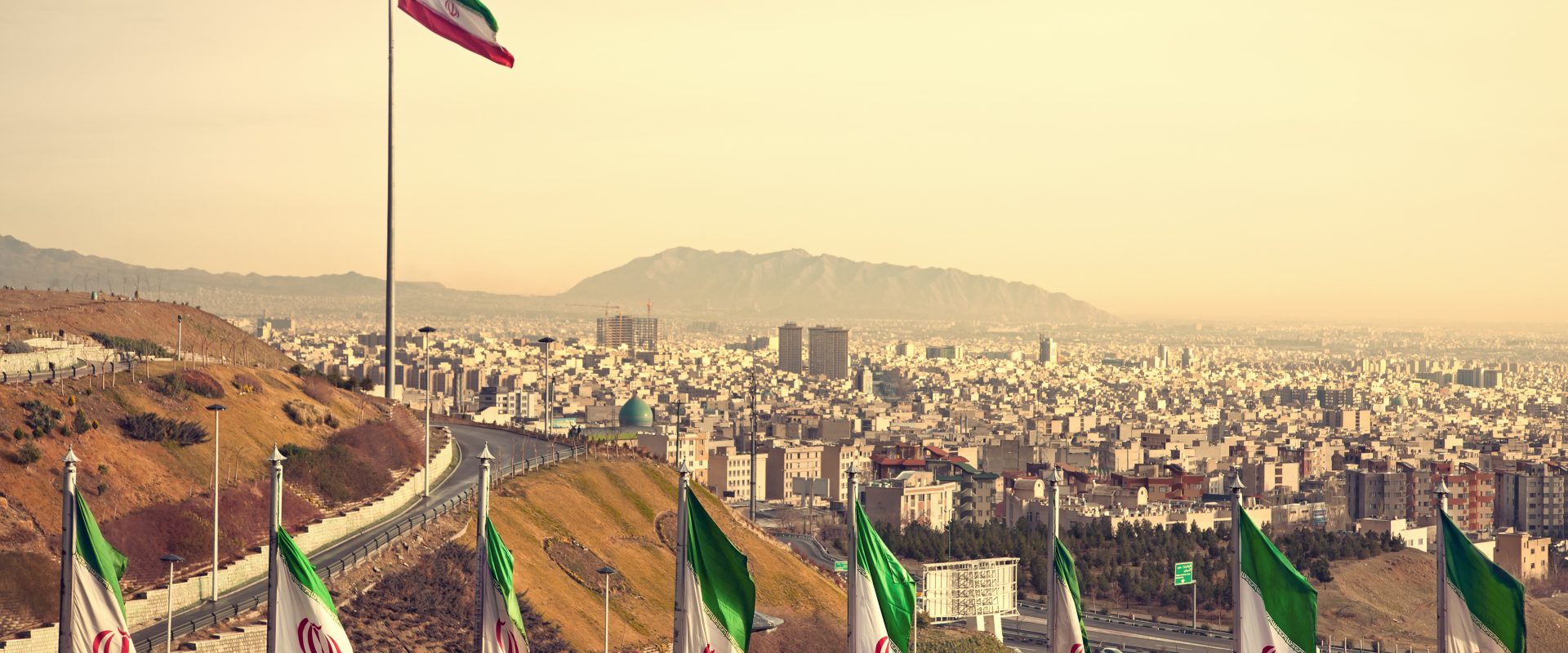 Iranul își apără Ormuzul și cere despăgubiri de război