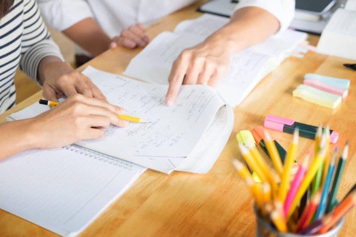 Meditațiile, un lux pentru elevi: Cât scoate din buzunar un părinte pentru examenele naționale