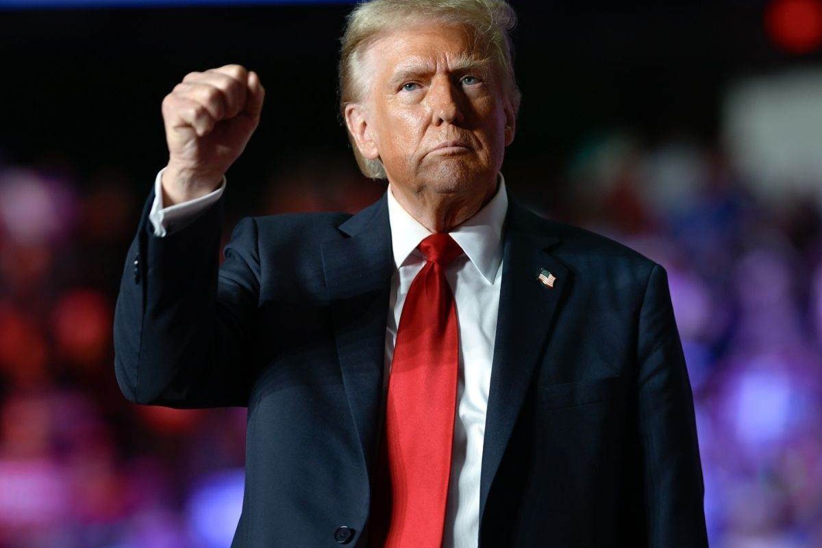 Trump amenință iranul: Marți, centralele și podurile vor fi ținta