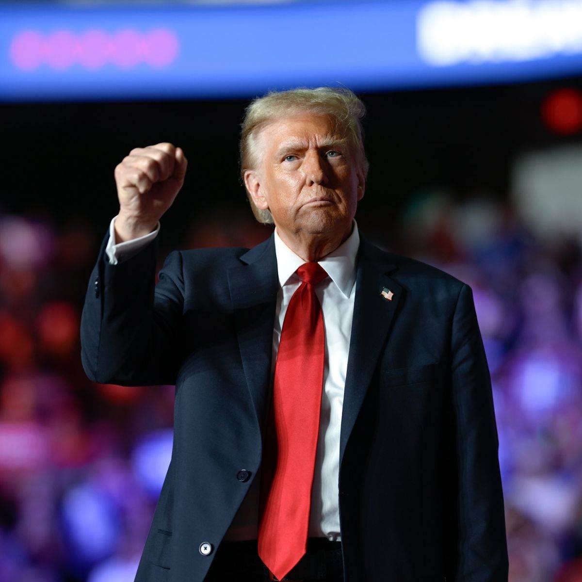 Trump amenință iranul: Marți, centralele și podurile vor fi ținta