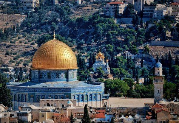 Lumină sfântă de la Ierusalim, adusă în România cu un zbor special