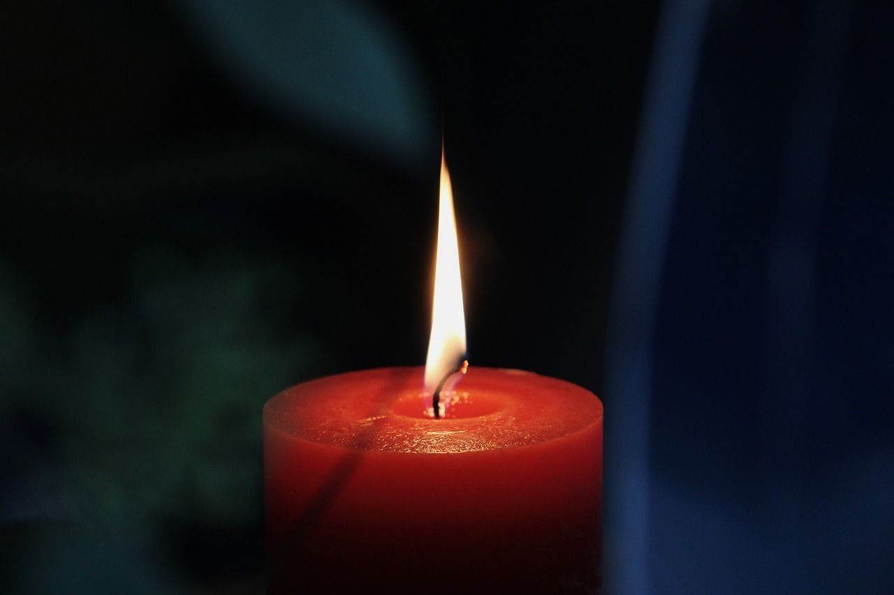 Sfânta Lumină sosește azi de la Ierusalim, adusă în România