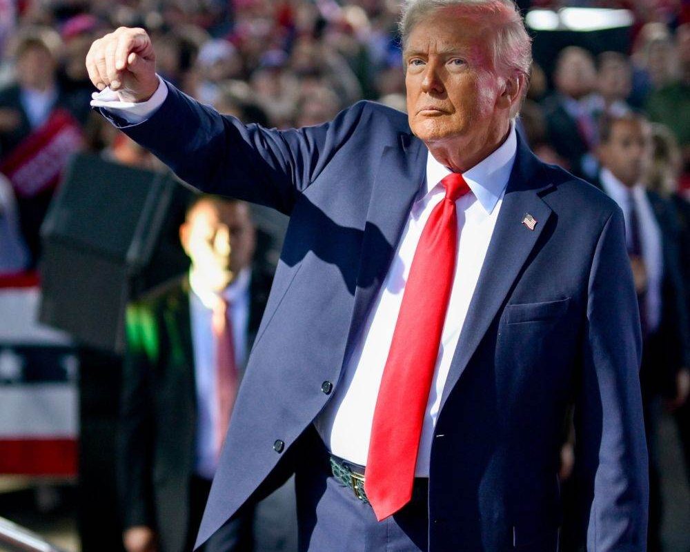 Donald Trump anunță blocadă navală în strâmtoarea Ormuz