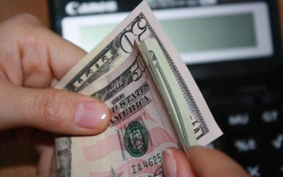 Dolarul pierde din cauza Iran, dar prăbușirea e limitată