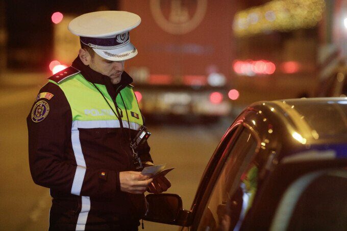 Aproape 2.400 de șoferi, fără permis după Paște. Polițiștii, pe străzi, infracțiunile scad