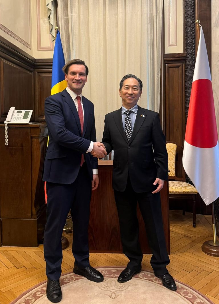 Andrei Baciu discută cu ambasadorul Japoniei la București