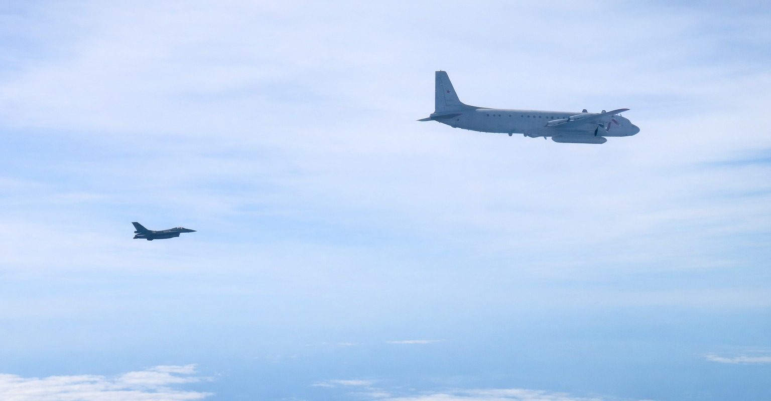 F-16 românești, interceptare spectaculoasă: Avion rusesc, în apropiere de Țările Baltice