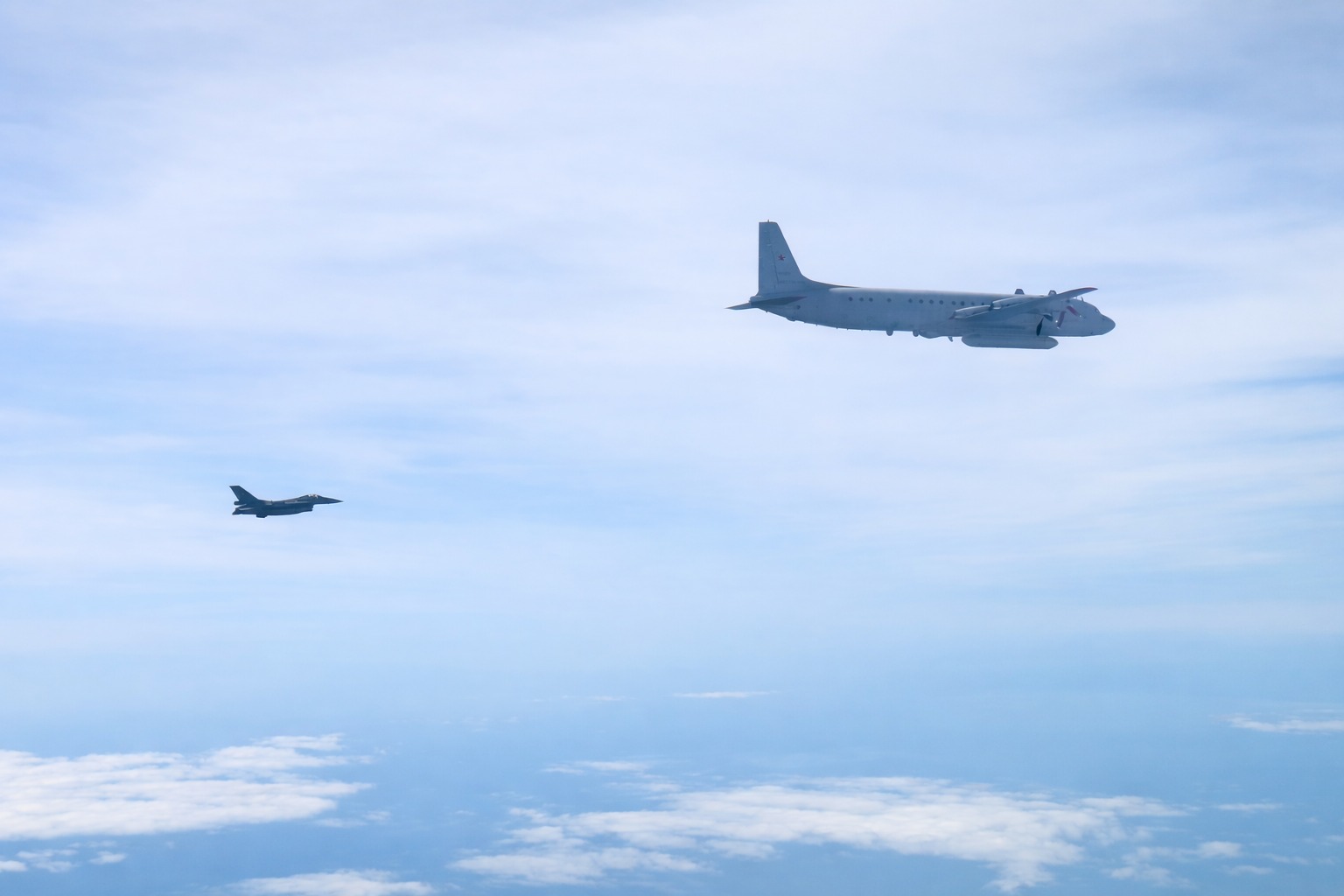 F-16 românești, interceptare spectaculoasă: Avion rusesc, în apropiere de Țările Baltice