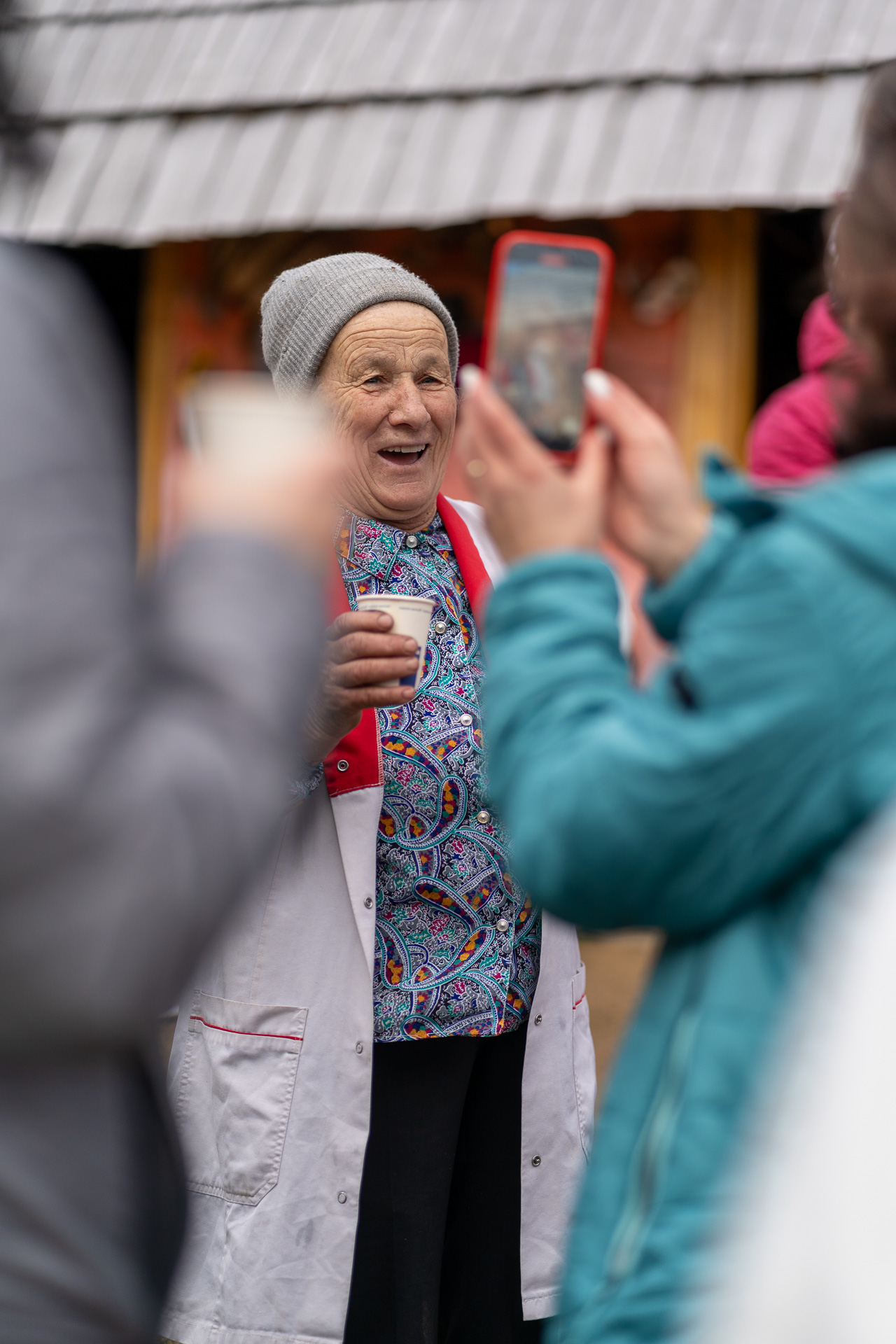 Maria Hoadrea, bunica din Sibiu: „Le fac tocană și pun rachiu pe masă”