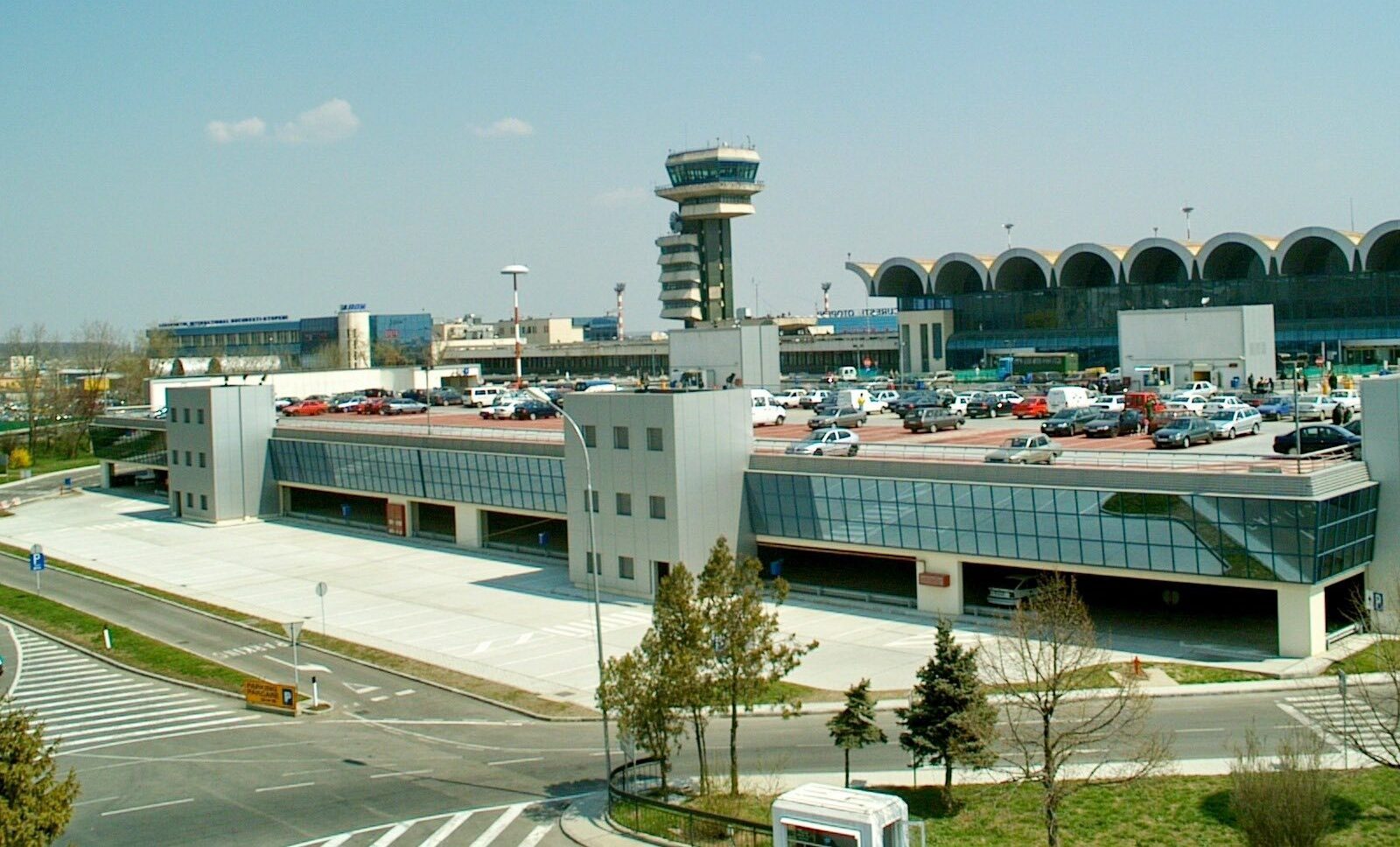 Lucrări la parcarea Otopeni: 400 de locuri blocate la Aeroportul Henri Coandă
