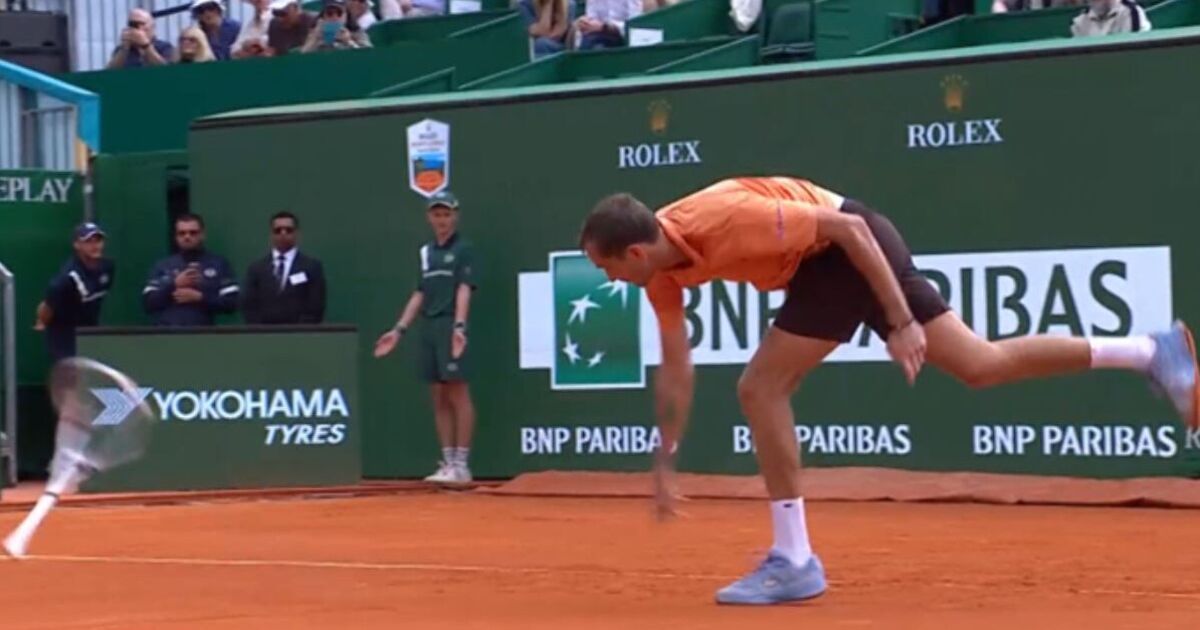 Medvedev, furios la Monte Carlo: Șapte rachete sparte, spectacol total